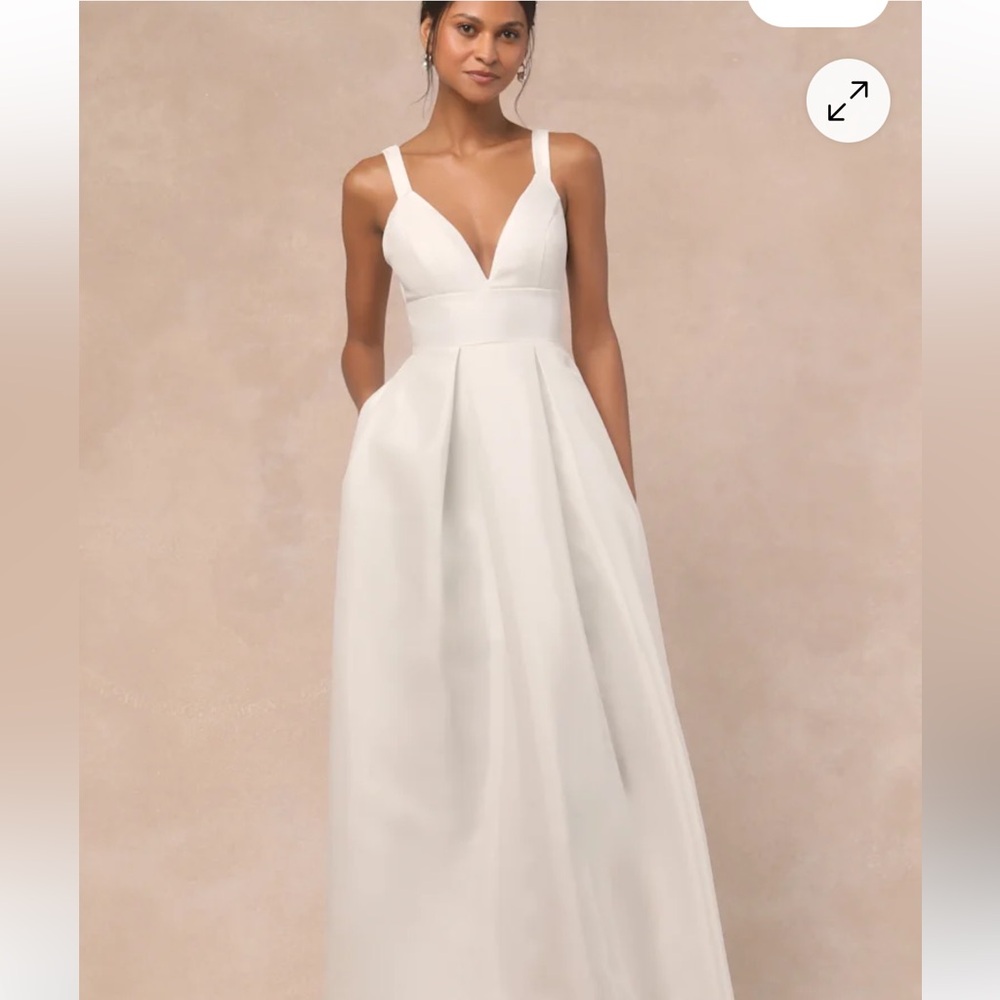 Lulus Manju Elegant sleeveless ivory Wedding Gown Size Medium - Picture 3 of 16